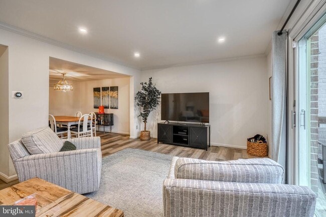 Building Photo - 28 Salthill Ct