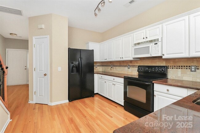 Building Photo - 16919 Commons Creek Dr