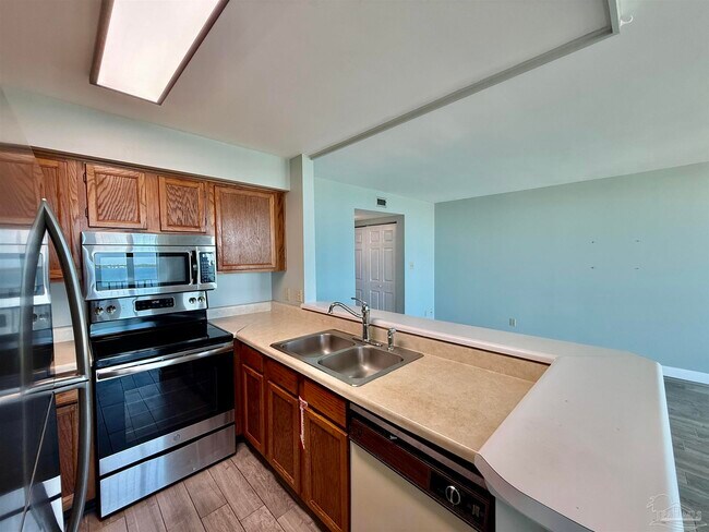Building Photo - 900 Fort Pickens Rd
