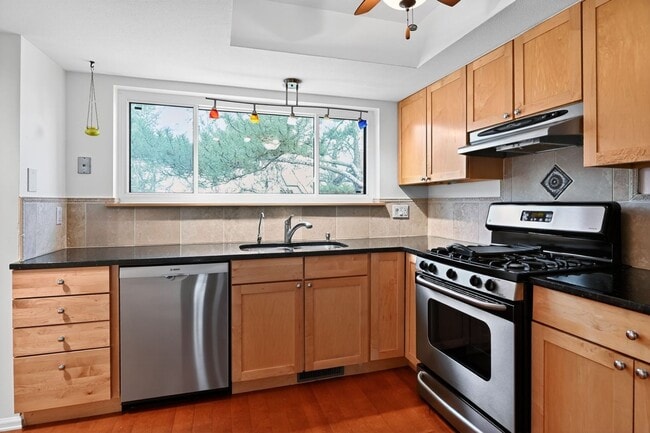 Building Photo - 770 Quince Cir