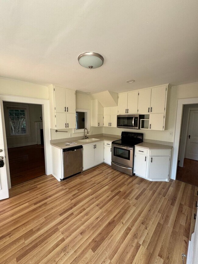 Building Photo - 207 Edgemont Ave