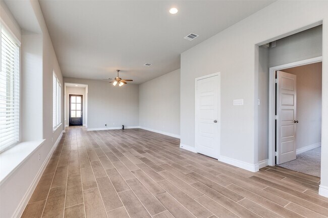 Building Photo - 9504 Longhorn Ln