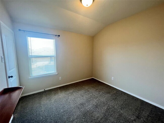 Building Photo - 5100 Lazy Ct Dr
