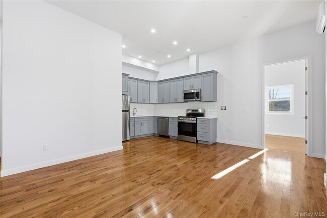 Building Photo - 99 Main St