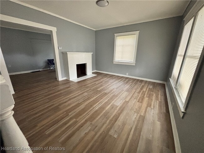 Building Photo - 22 W Lagrande St