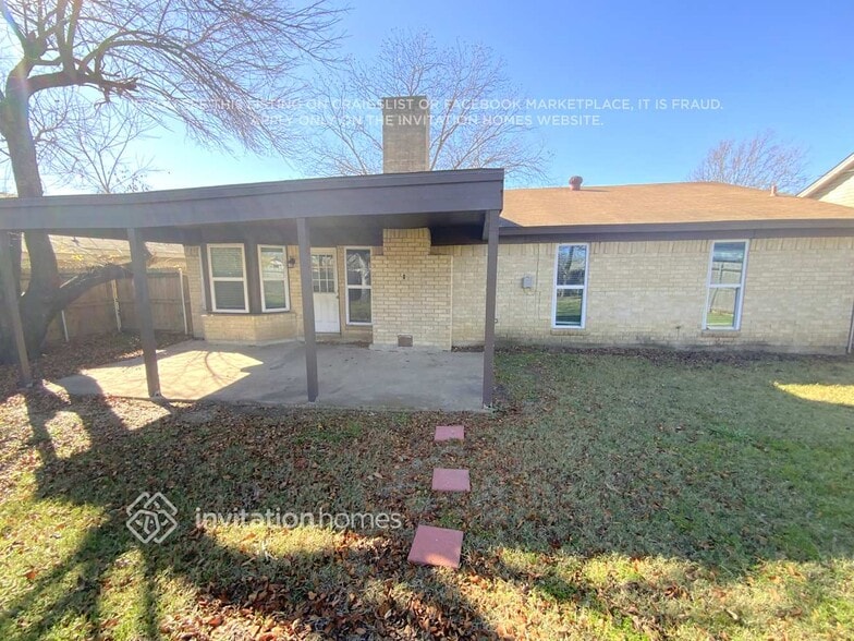 Building Photo - 340 NW Summercrest Blvd