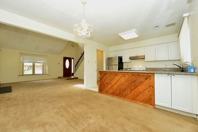 Building Photo - Community Lake-Dock and Private Beach