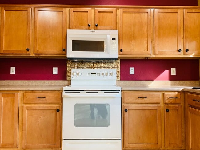 Building Photo - Beautiful Home In Rancho Sahuarita Located...