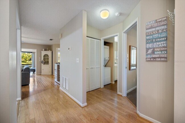 Building Photo - 772 Bird Bay Dr N