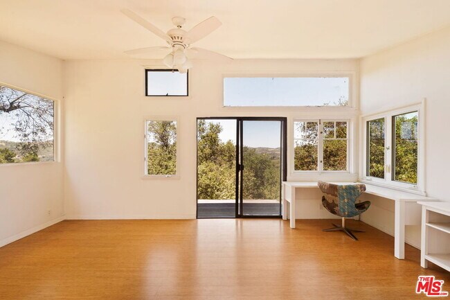 Building Photo - 21071 Waveview Dr