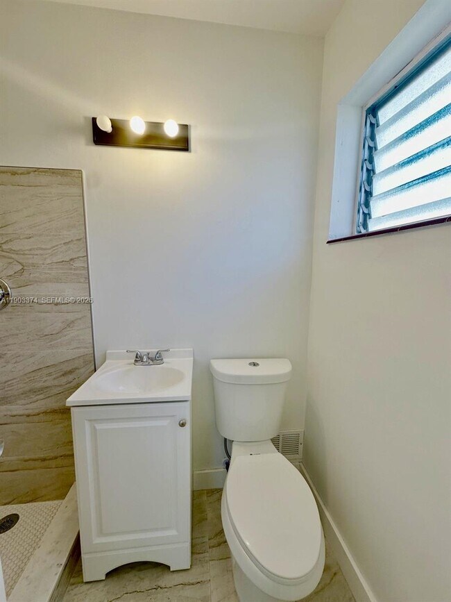 Building Photo - 1955 Normandy Dr