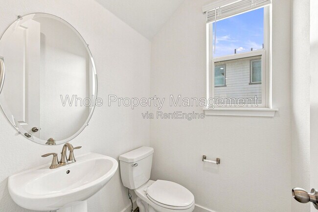 Building Photo - 15612 W Floyd Dr