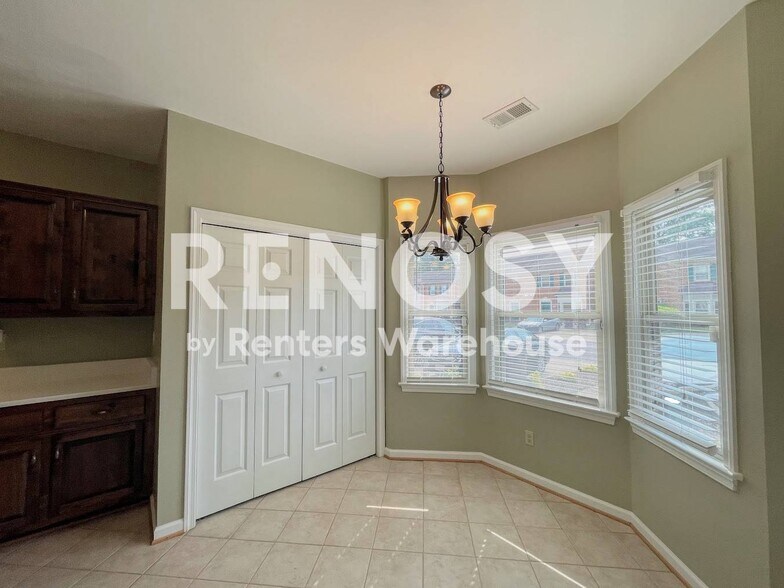 Building Photo - 628 Creekside Ct