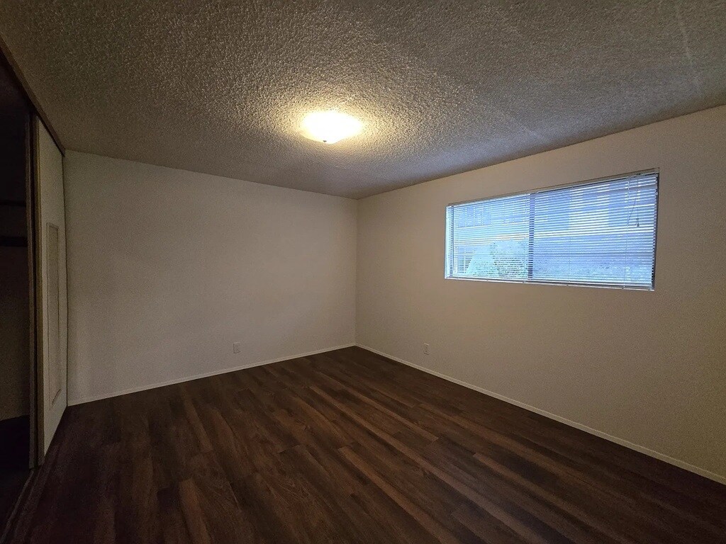 Building Photo - 17617 Linden Ave N