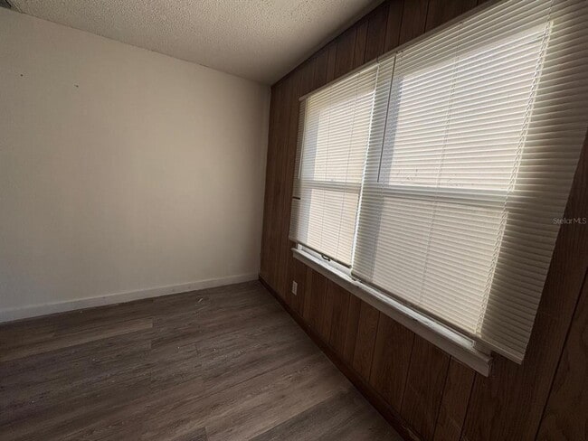 Building Photo - 930 18th St