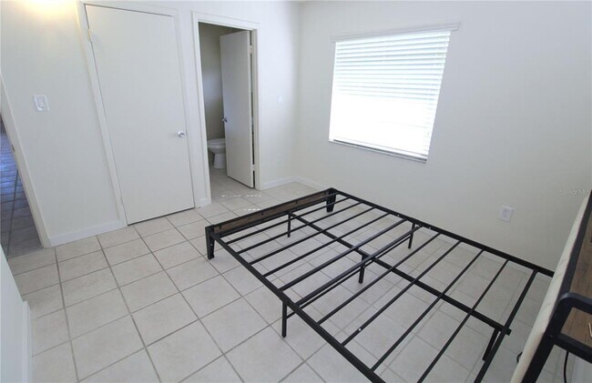 Building Photo - 6122 Brentwood Ave
