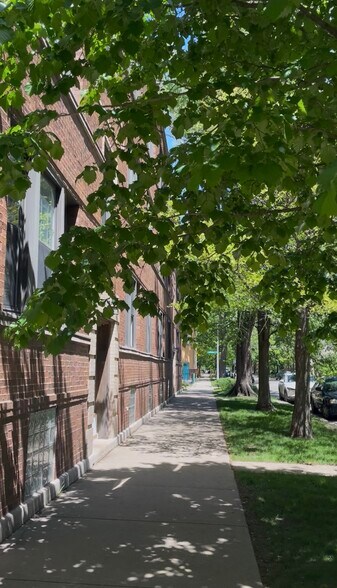 Building Photo - 3718 N Hoyne Ave