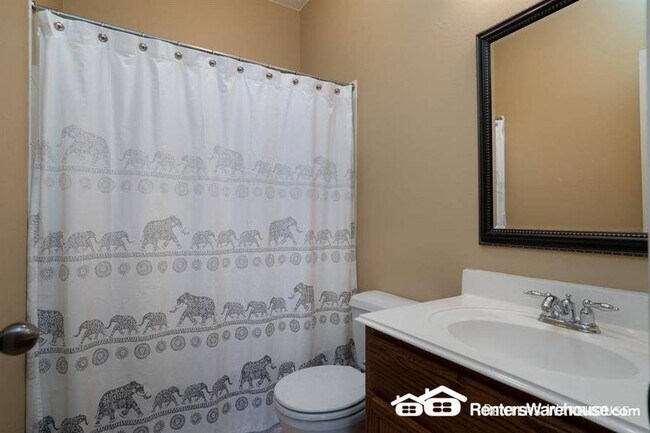 Building Photo - Stunning 3 bedroom, 2 bath in ideal location!