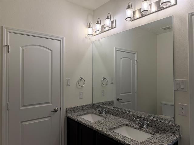 Building Photo - 2237 Diamond Dr
