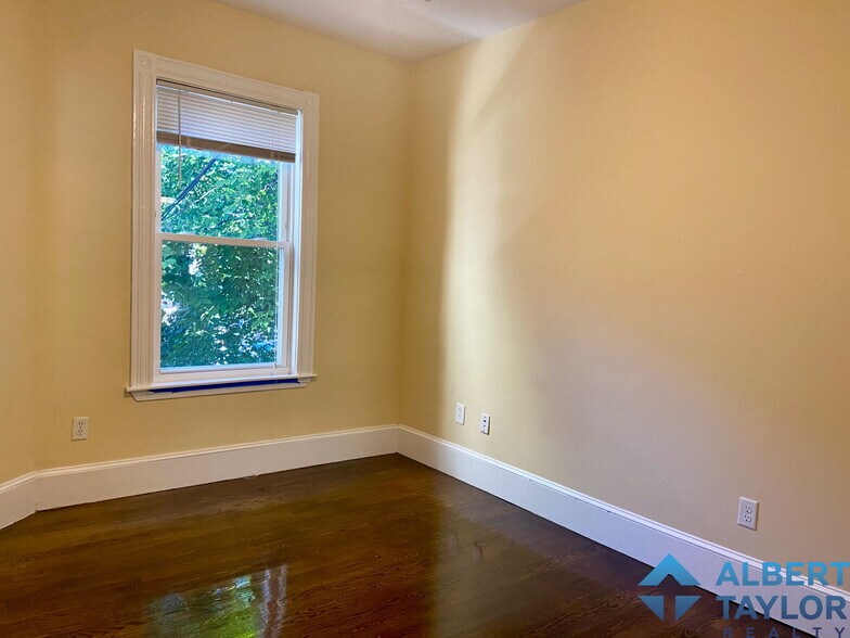 Building Photo - 19 Parker Hill Ave