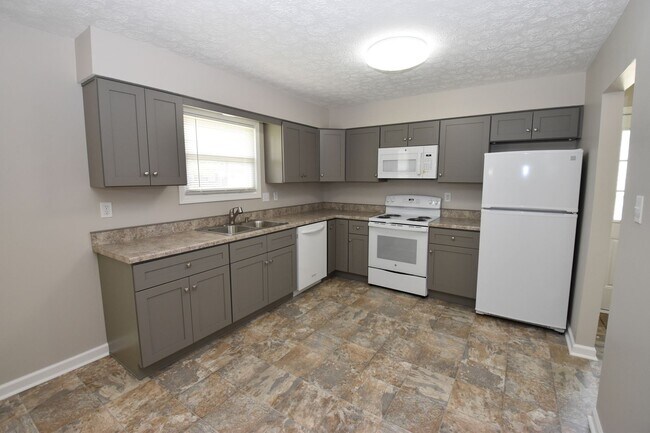 Building Photo - 1439-1441 Coachlite Dr