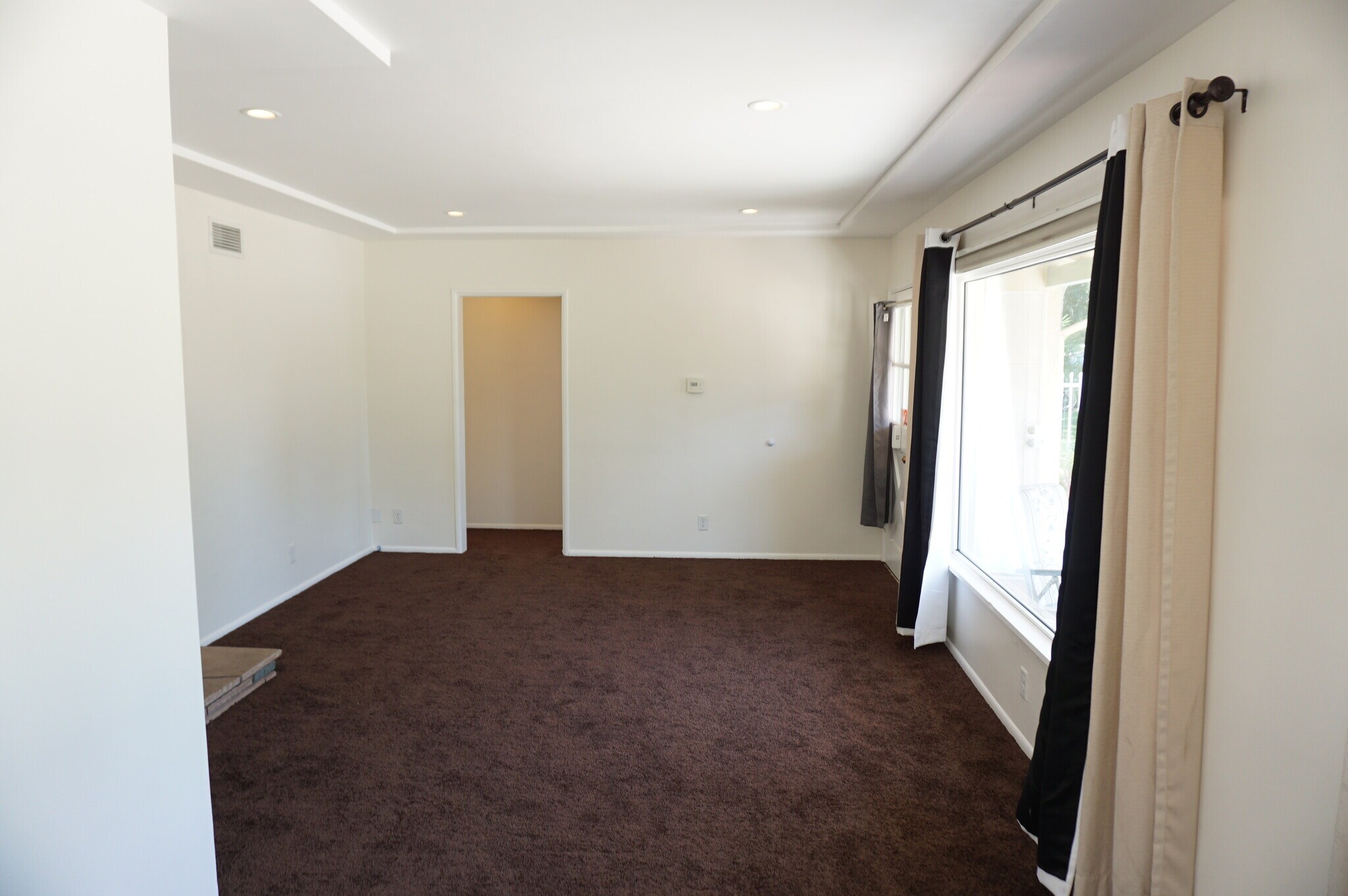 Building Photo - 10333 Jordan Ave