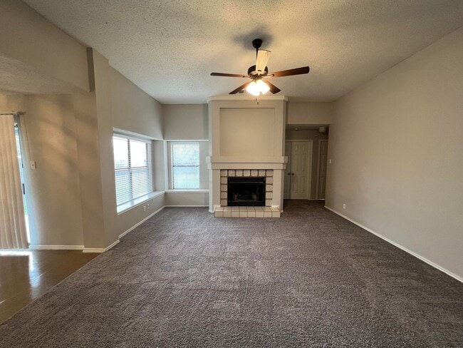 Building Photo - NICE & SPACIOUS!  3 BEDROOM / 2 BATH HOME LOCATED IN SPRING MEADOWS*FIREPLACE IN LIVING ROOM*