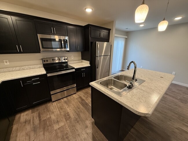 Building Photo - 408 Creekview Dr