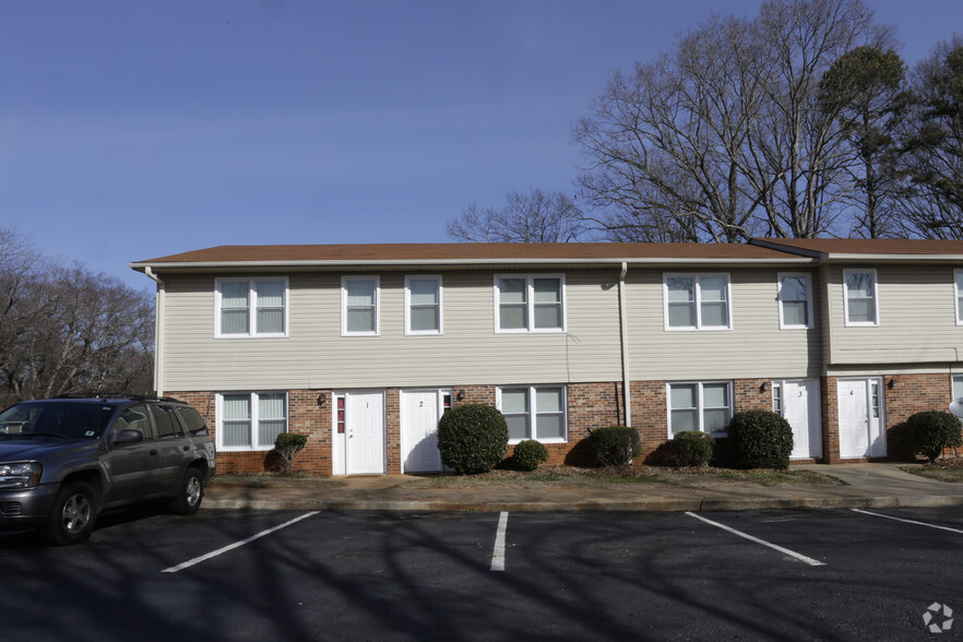 Primary Photo - Stratford Apartments