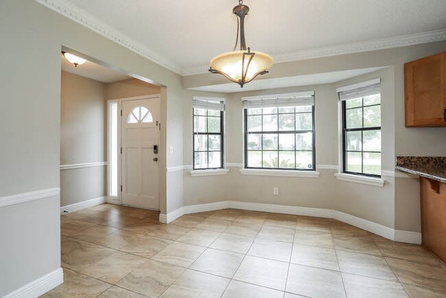 Building Photo - 6145 Island Forest Dr