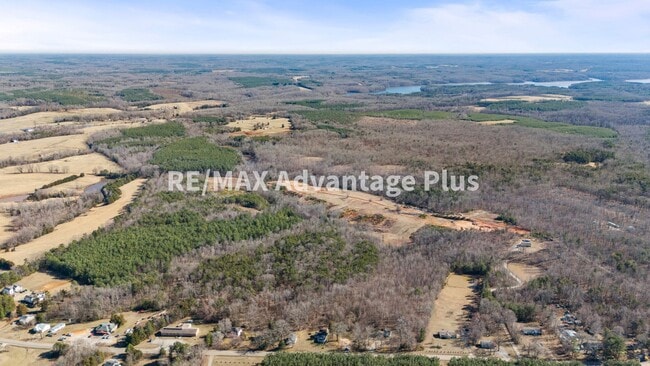 Building Photo - 3-Bedroom Home Convenient to Farmville and Hampden Sydney!