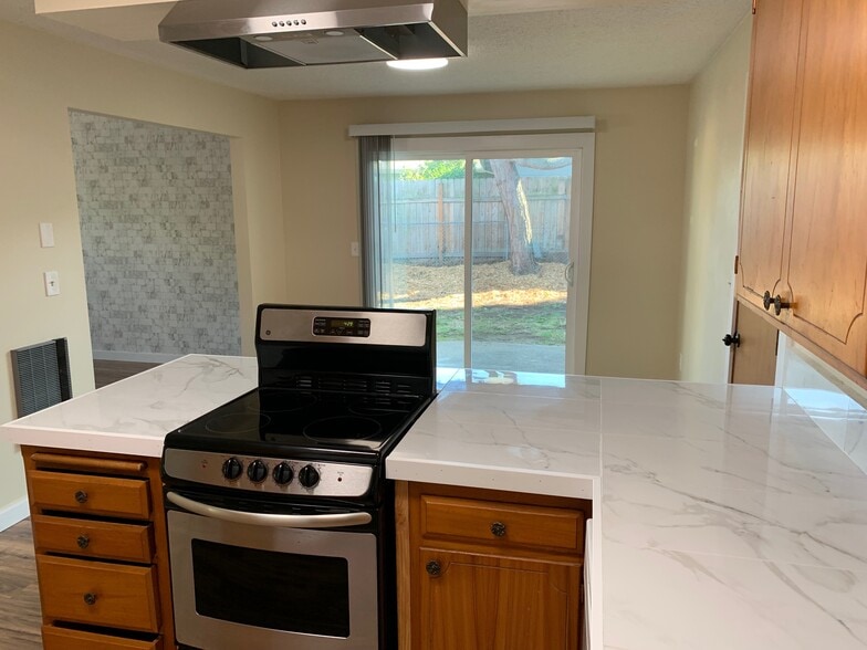 Building Photo - 4325 NE 130th Pl