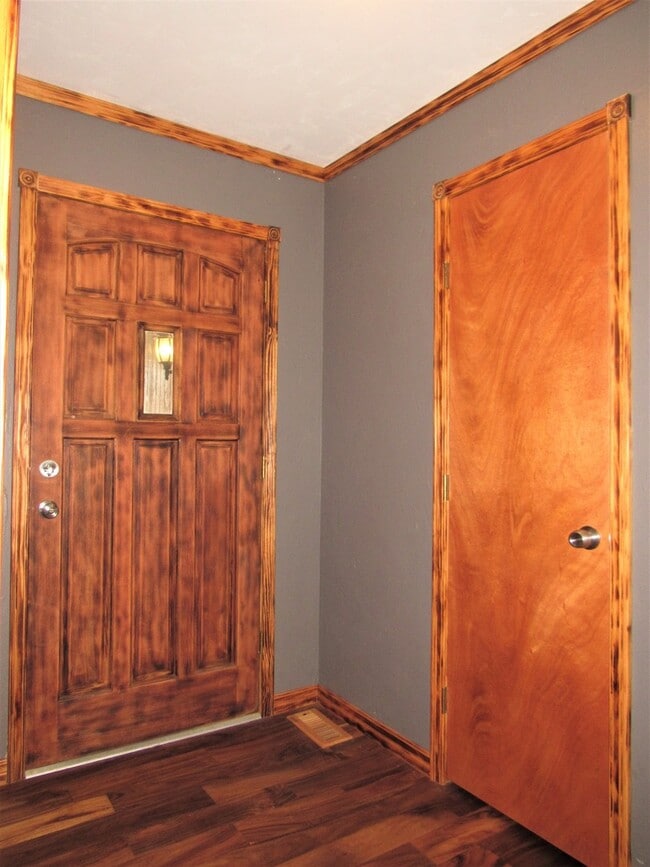 Building Photo - 10432 Fairfax Ln