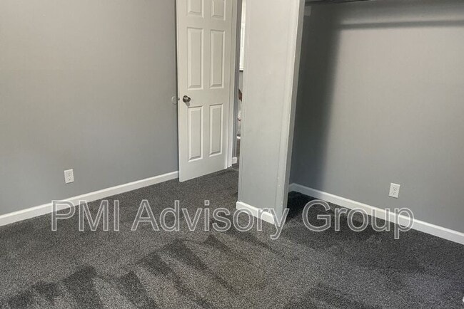 Building Photo - 2413 SW Mission Ave