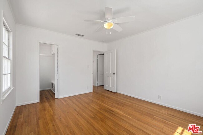 Building Photo - 513 Arbramar Ave