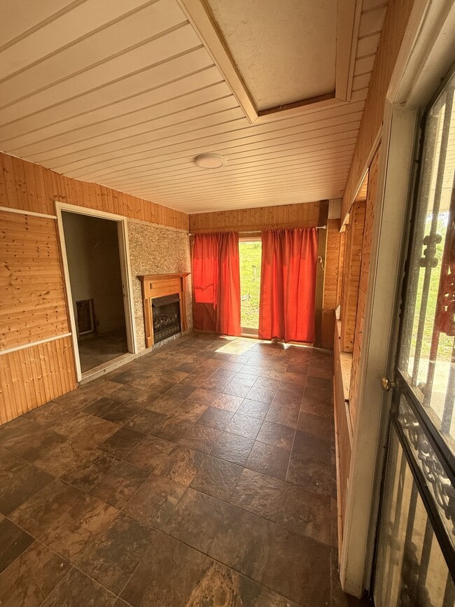 Building Photo - 1405 Lee St SE