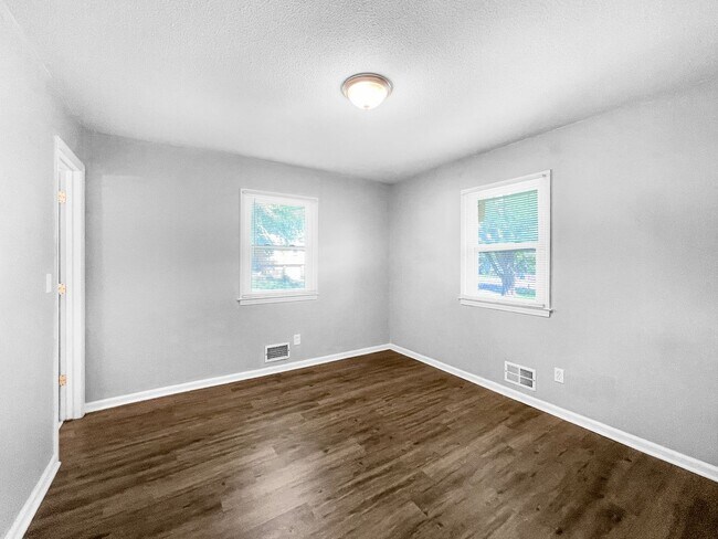 Building Photo - Coming Soon! 3 BR/2.5BA | Newly Renovated Single Family Home |  Fenced backyard | In Raytown!