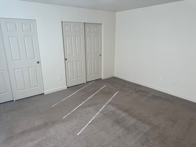 Building Photo - Bres01