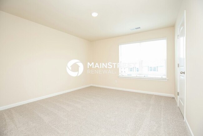 Building Photo - 2 Bedroom Pet-Friendly Home in La Vergne, TN with Main Street Renewal