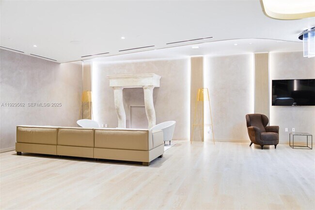 Building Photo - 1000 Brickell Plaza