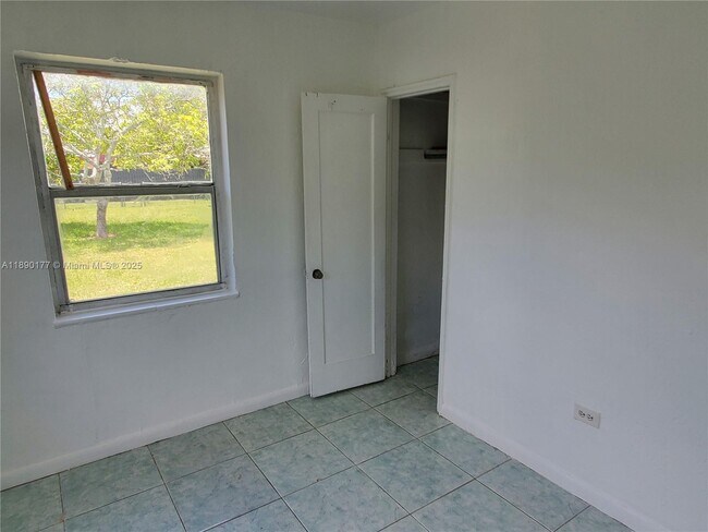 Building Photo - 1240 NE 143rd St