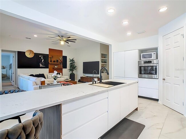 Building Photo - 790 Carmel Ln