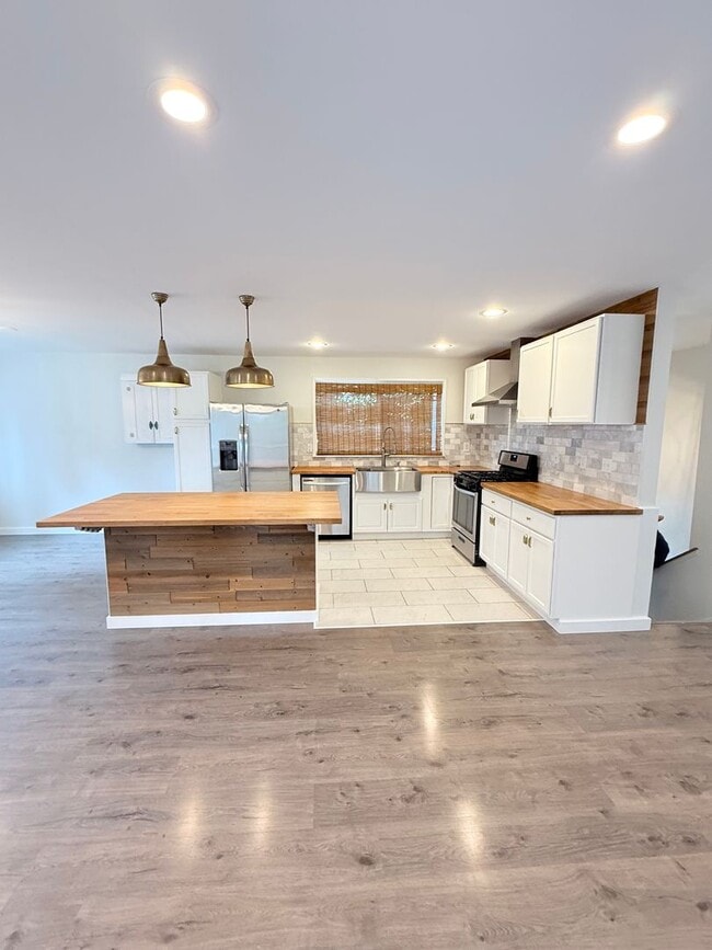 Building Photo - **** Application pending ****