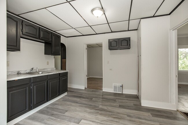 Building Photo - 3408 E 140th St