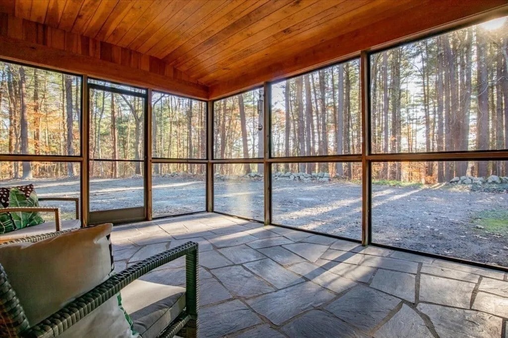 Building Photo - 16 King Philip Trl