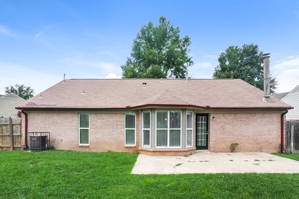 Building Photo - 10431 Amanda Dr