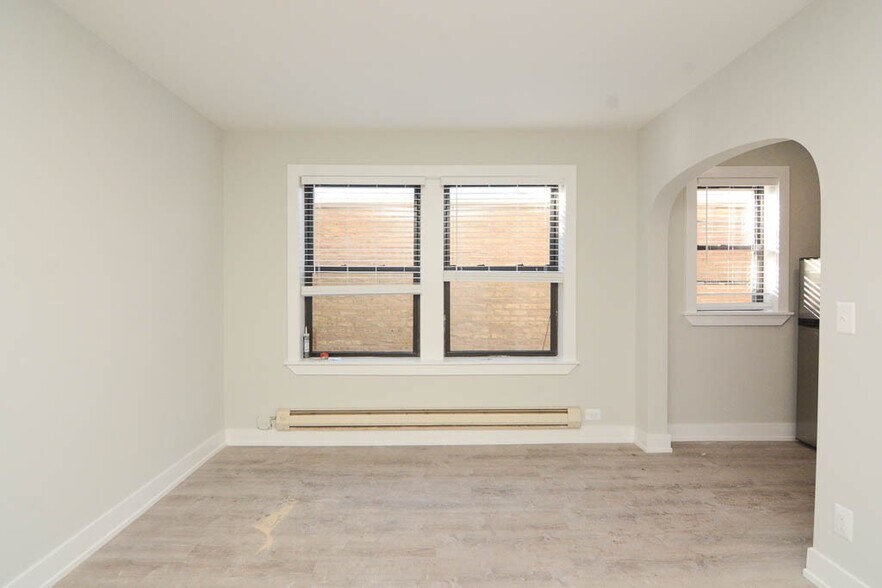 Building Photo - 4549 N Damen Ave