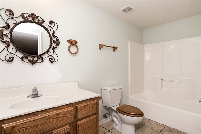 Building Photo - 5 Wreston Ln