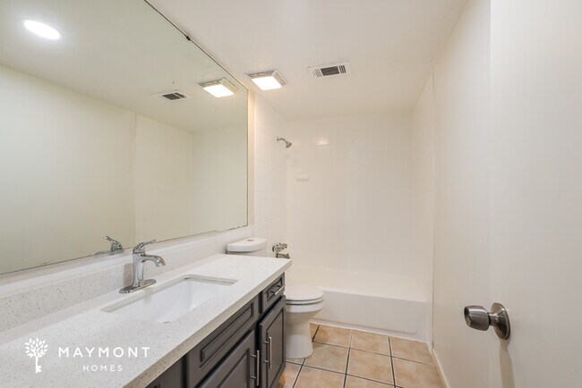 Building Photo - 8407 Old Meadow Ln