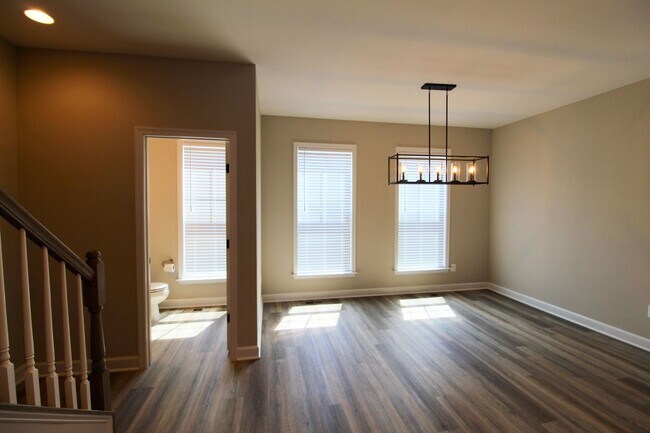 Building Photo - 3 bedroom town home with a finished basement and garage located in popular Preston Lakes
